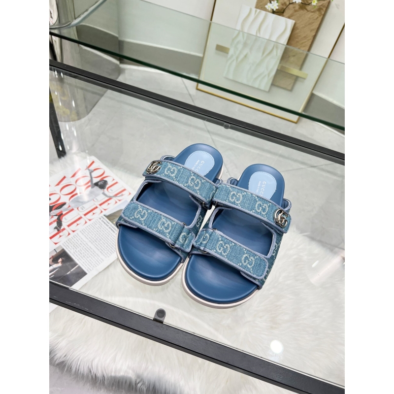 G*u*i sandals